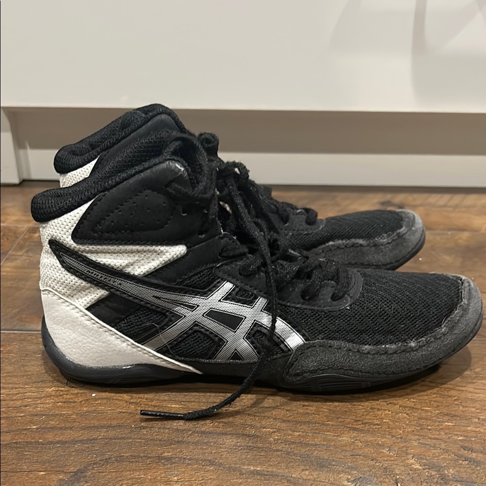 ASICS Black and White wrestling Shoes
